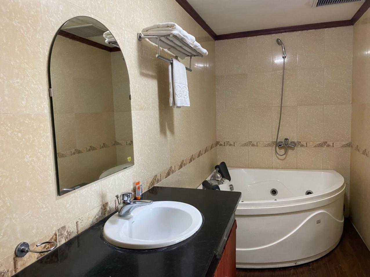 Khach San Ha Anh Hotell Dong Anh Eksteriør bilde